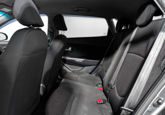 Подержанный автомобиль Kia Rio Hatchback 2013 года (12 фото)