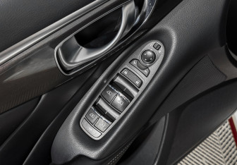 Подержанный автомобиль Infiniti Q50 2016 года (10 фото)