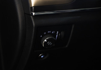 Подержанный автомобиль Jeep Grand Cherokee 2014 года (25 фото)