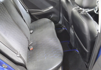 Подержанный автомобиль Hyundai Solaris Sedan 2015 года (13 фото)