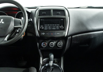Подержанный автомобиль Mitsubishi ASX 2013 года (14 фото)