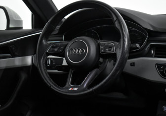 Подержанный автомобиль Audi A4 Sedan 2019 года (15 фото)