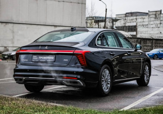 Подержанный автомобиль Hongqi H5 2024 года (7 фото)