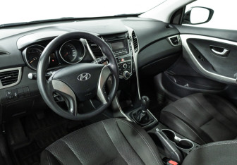 Подержанный автомобиль Hyundai i30 Hatchback 2014 года (11 фото)