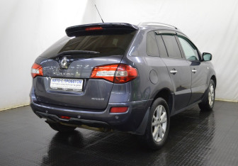 Подержанный автомобиль Renault Koleos 2010 года (5 фото)