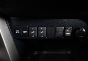 Подержанный автомобиль Toyota RAV4 2016 года (21 фото)