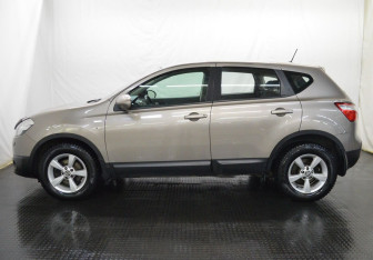 Подержанный автомобиль Nissan Qashqai 2012 года (8 фото)