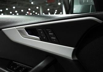Подержанный автомобиль Audi A4 Sedan 2016 года (23 фото)