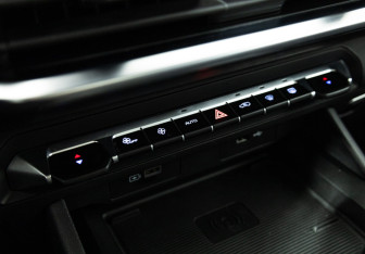 Подержанный автомобиль Geely Okavango 2024 года (19 фото)