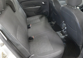 Подержанный автомобиль Renault Sandero 2014 года (13 фото)