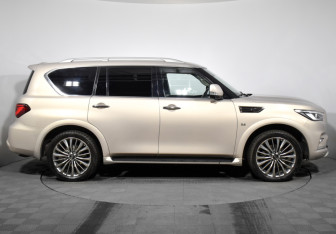 Подержанный автомобиль Infiniti QX80 2019 года (4 фото)