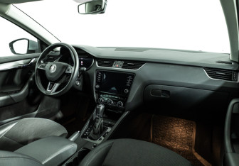Подержанный автомобиль Skoda Octavia Liftback 2019 года (9 фото)