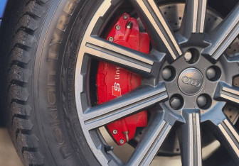 Подержанный автомобиль Audi Q7 2016 года (10 фото)