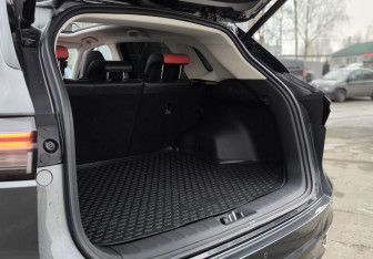 Подержанный автомобиль Changan UNI-S 2024 года (14 фото)