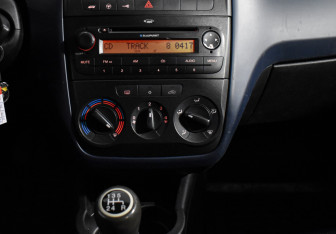 Подержанный автомобиль Fiat Punto Hatchback 2008 года (15 фото)