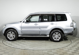 Подержанный автомобиль Mitsubishi Pajero 2008 года (8 фото)