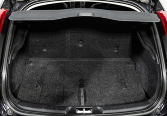 Подержанный автомобиль Volvo V40 Cross Country 2017 года (18 фото)