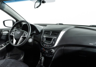 Подержанный автомобиль Hyundai Solaris Hatchback 2016 года (9 фото)