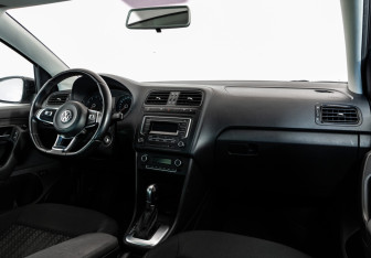 Подержанный автомобиль Volkswagen Polo Sedan 2017 года (9 фото)