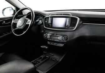 Подержанный автомобиль Kia Sorento 2018 года (9 фото)
