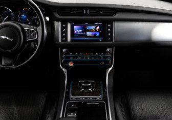 Подержанный автомобиль Jaguar XF Sedan 2016 года (16 фото)