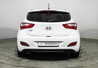 Подержанный автомобиль Hyundai i30 Hatchback 2013 года (6 фото)