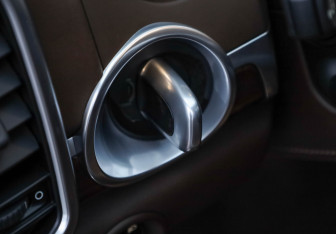 Подержанный автомобиль Porsche Cayenne 2016 года (25 фото)