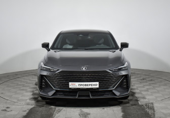 Подержанный автомобиль Changan UNI-V 2023 года (2 фото)