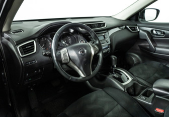 Подержанный автомобиль Nissan X-Trail 2017 года (11 фото)