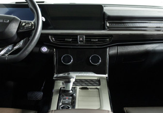 Подержанный автомобиль Exeed VX 2023 года (14 фото)