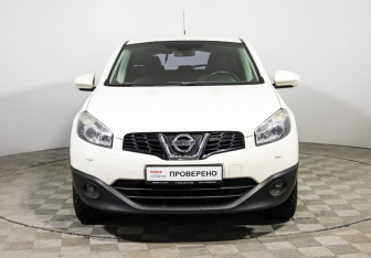 Подержанный автомобиль Nissan Qashqai 2013 года (2 фото)