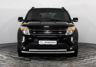 Подержанный автомобиль Ford Explorer 2013 года (2 фото)