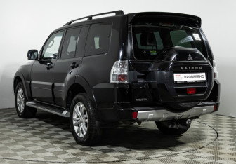 Подержанный автомобиль Mitsubishi Pajero 2017 года (7 фото)