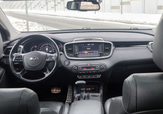 Подержанный автомобиль Kia Sorento 2018 года (25 фото)
