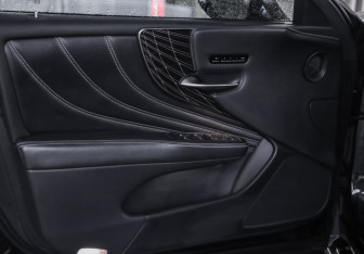 Подержанный автомобиль Lexus LS 2021 года (27 фото)