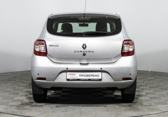Подержанный автомобиль Renault Sandero 2016 года (6 фото)