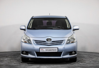 Подержанный автомобиль Toyota Verso 2010 года (2 фото)