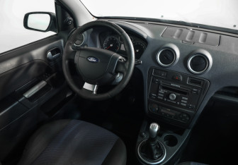Подержанный автомобиль Ford Fusion 2007 года (8 фото)