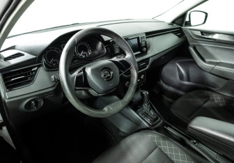 Подержанный автомобиль Skoda Rapid Liftback 2021 года (11 фото)