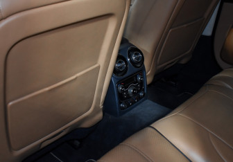 Подержанный автомобиль Jaguar XJ 2011 года (15 фото)