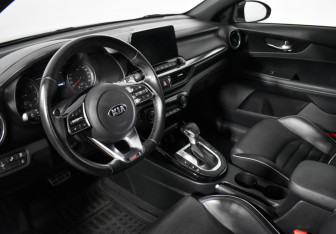 Подержанный автомобиль Kia Cerato Sedan 2019 года (9 фото)
