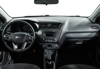Подержанный автомобиль Kia Rio Sedan 2013 года (13 фото)