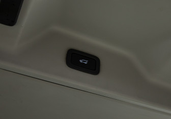 Подержанный автомобиль Land Rover Range Rover 2015 года (31 фото)