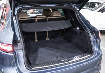 Подержанный автомобиль Porsche Cayenne 2018 года (38 фото)