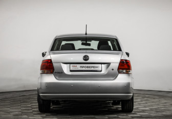 Подержанный автомобиль Volkswagen Polo Sedan 2015 года (6 фото)