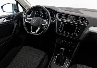 Подержанный автомобиль Volkswagen Tiguan 2021 года (17 фото)