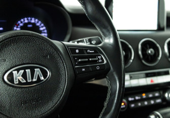Подержанный автомобиль Kia Stinger 2018 года (20 фото)