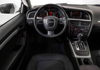 Подержанный автомобиль Audi A5 Coupe 2010 года (10 фото)