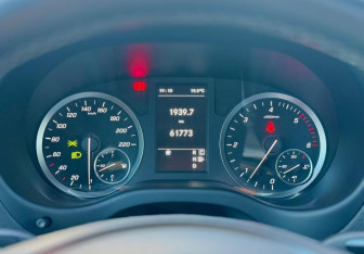 Подержанный автомобиль Mercedes-Benz Vito 2021 года (13 фото)