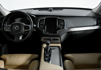 Подержанный автомобиль Volvo XC90 2015 года (17 фото)
